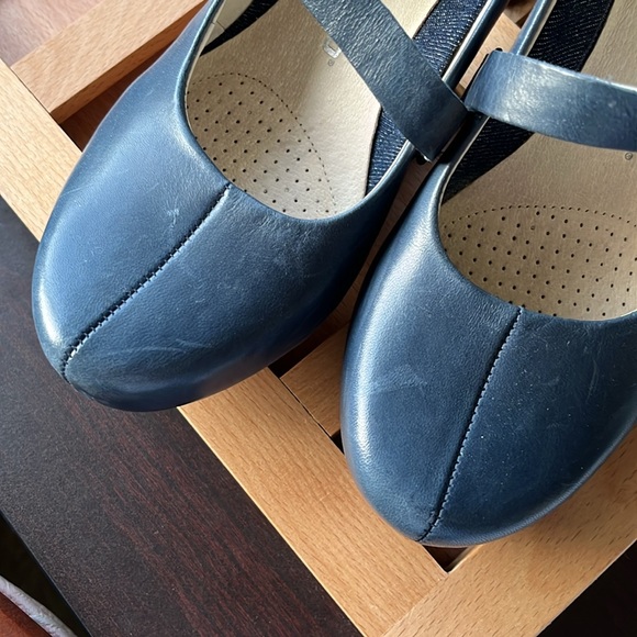 Tsubo Blue Heels with Classic Mary Jane Design - Picture 7 of 7